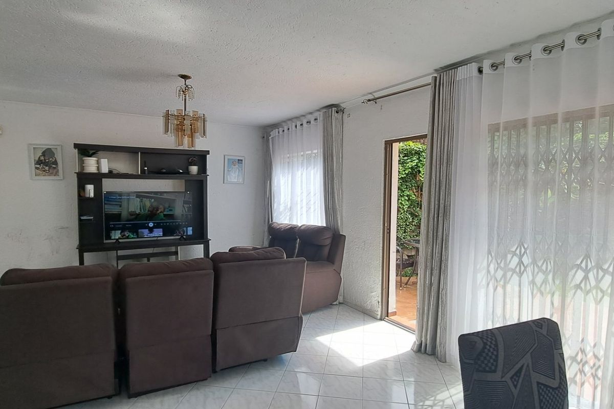 This spacious cluster home is ideal for a family seeking comfort and convenience.  - Photo 4