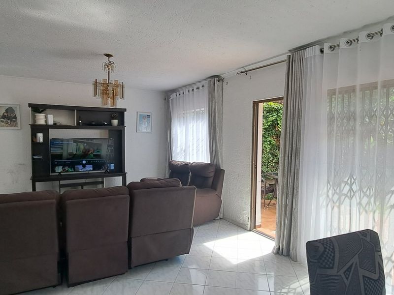 This spacious cluster home is ideal for a family seeking comfort and convenience.  - Photo 4