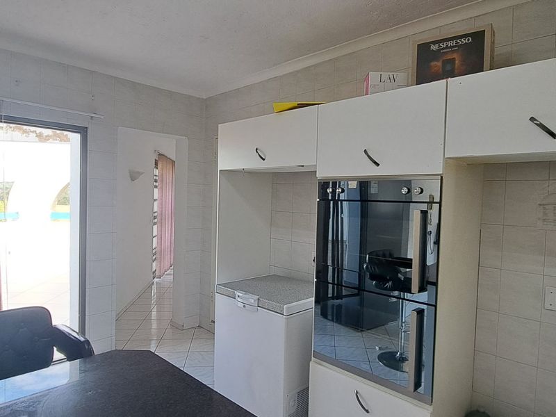 This spacious cluster home is ideal for a family seeking comfort and convenience.  - Photo 9