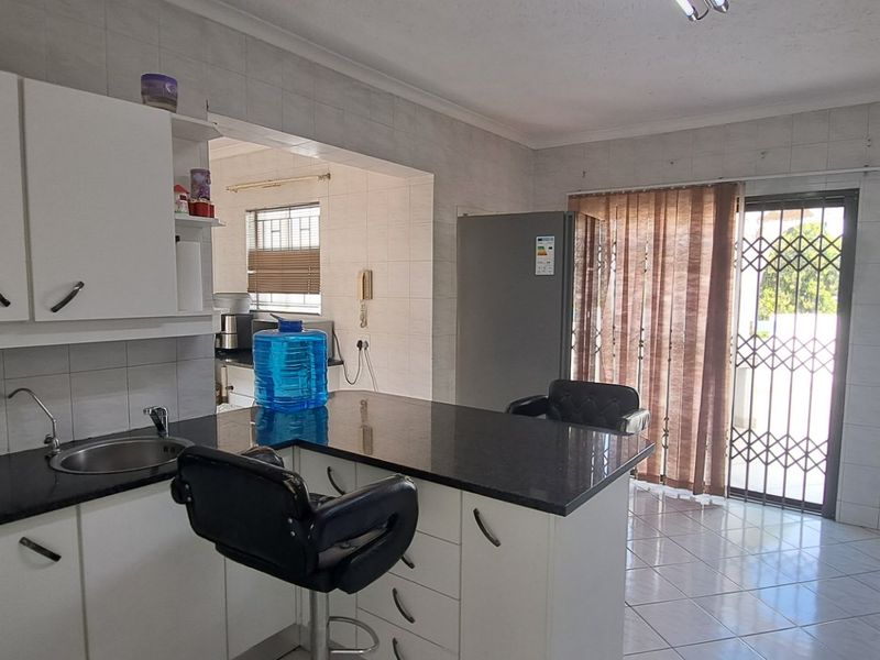 This spacious cluster home is ideal for a family seeking comfort and convenience.  - Photo 6