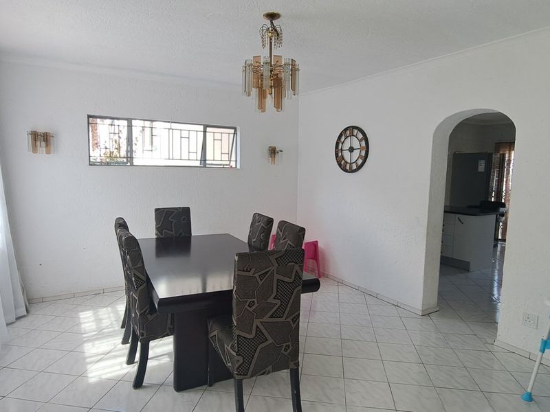 This spacious cluster home is ideal for a family seeking comfort and convenience.  - Photo 3