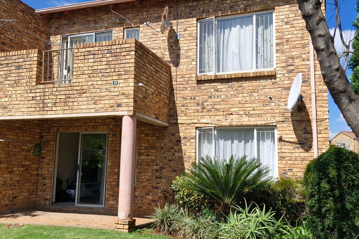 Modern Flat with Pool Access - Photo 2