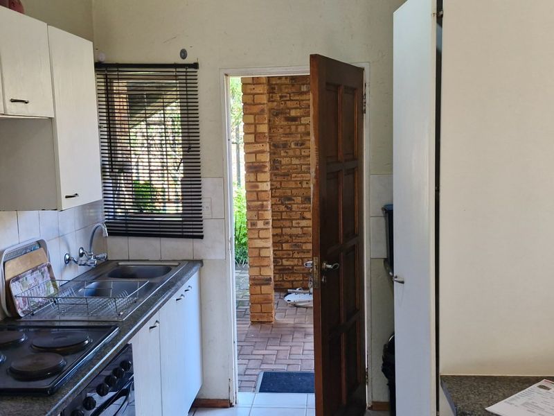 Modern Flat with Pool Access - Photo 5