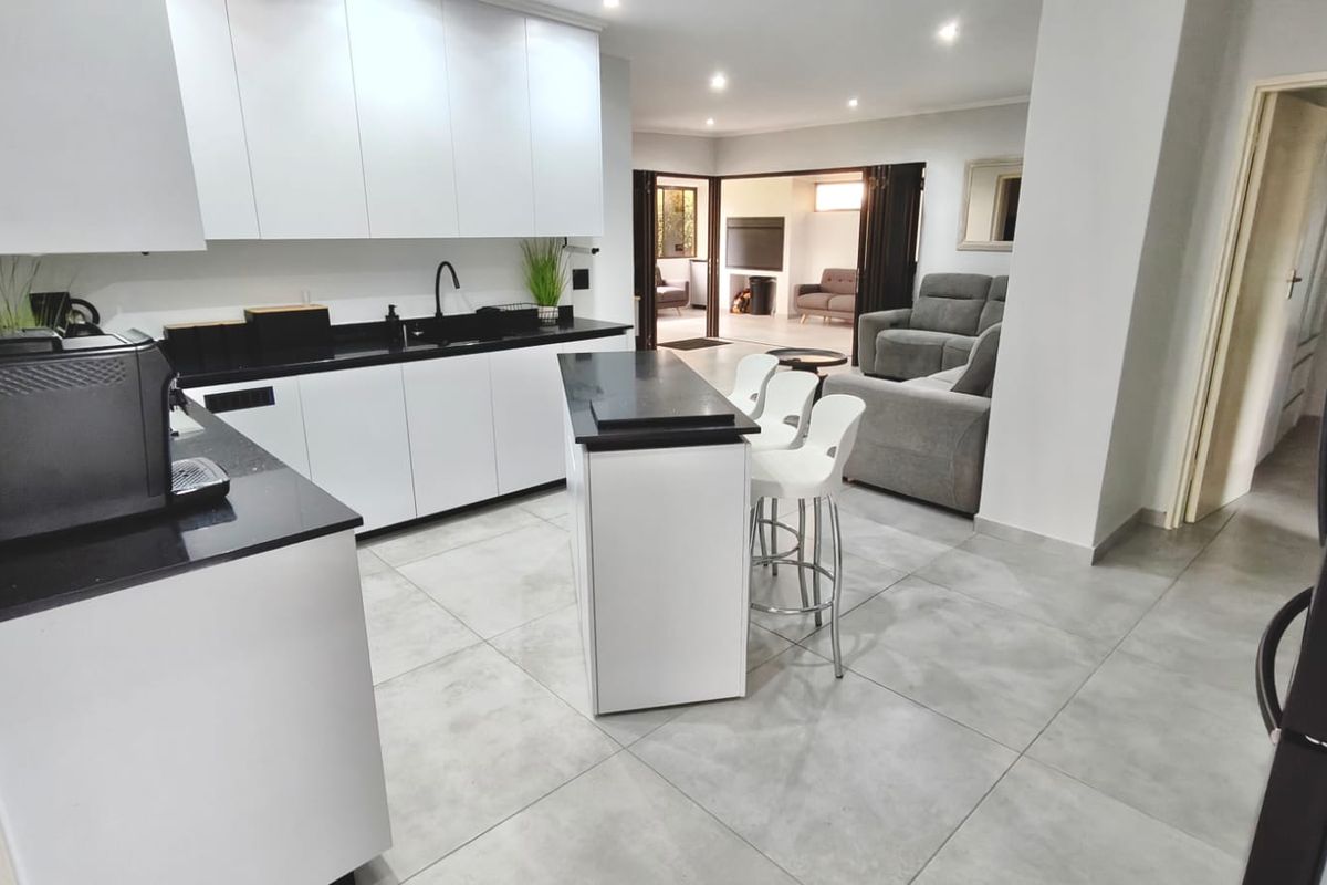 Immaculate 4-Bedroom Fully Furnished Home in Marina Letata – Luxury Living on the Vaal Dam - Photo 3