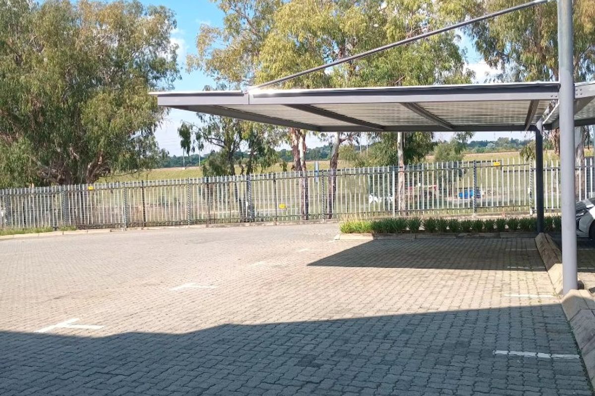 Secure, Scalable & Well-Located409m2 Industrial Unit To Let in Randjespark  - Photo 3