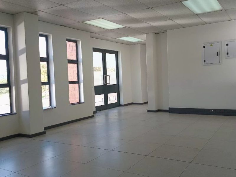 Secure, Scalable & Well-Located409m2 Industrial Unit To Let in Randjespark  - Photo 10