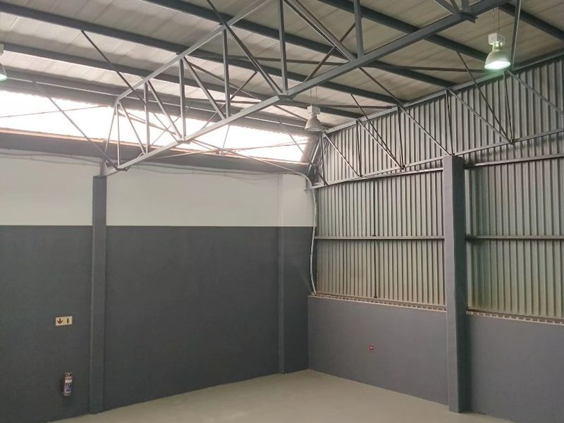 Secure, Scalable & Well-Located409m2 Industrial Unit To Let in Randjespark  - Photo 6