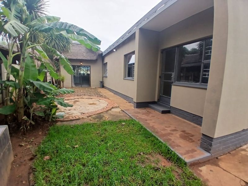 Loving Home in Randlespark Klerksdorp - Photo 4