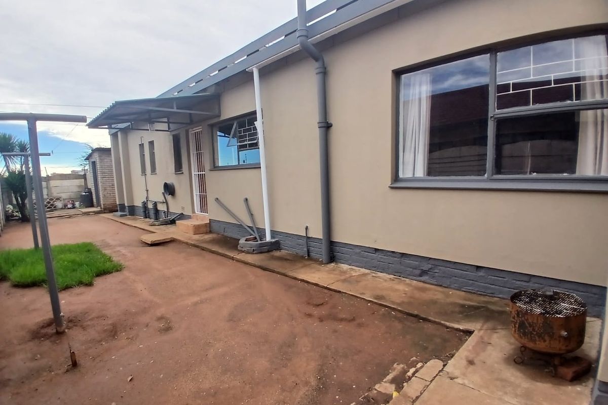 Loving Home in Randlespark Klerksdorp - Photo 5