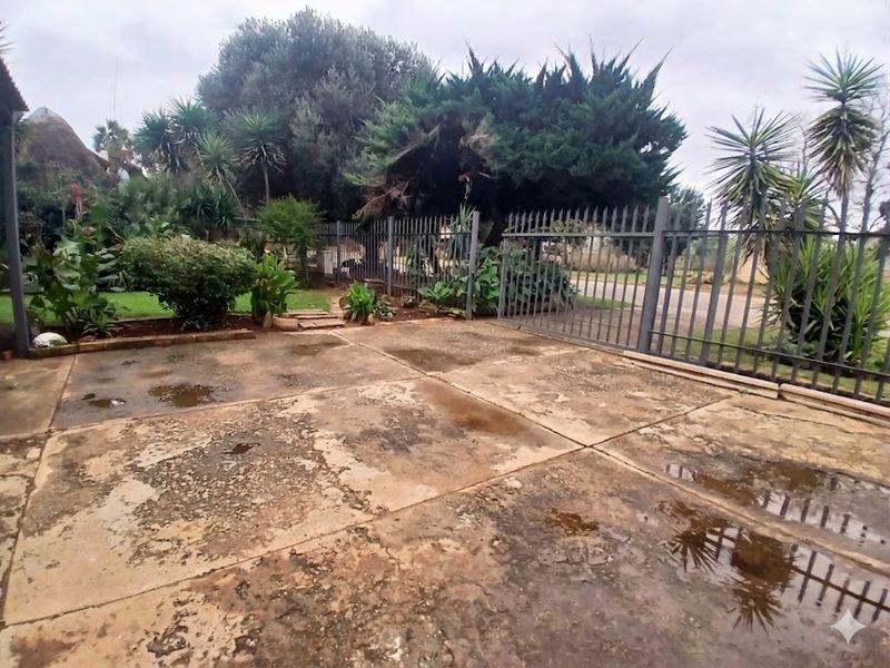 Loving Home in Randlespark Klerksdorp - Photo 8