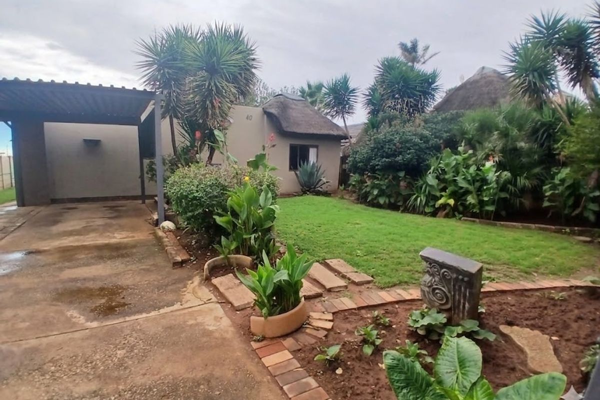 Loving Home in Randlespark Klerksdorp - Photo 2