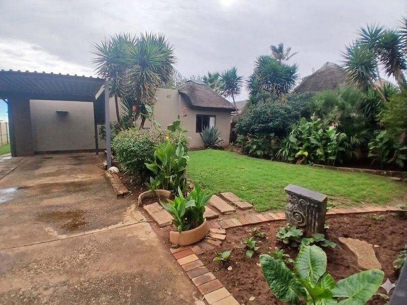 Loving Home in Randlespark Klerksdorp - Photo 2