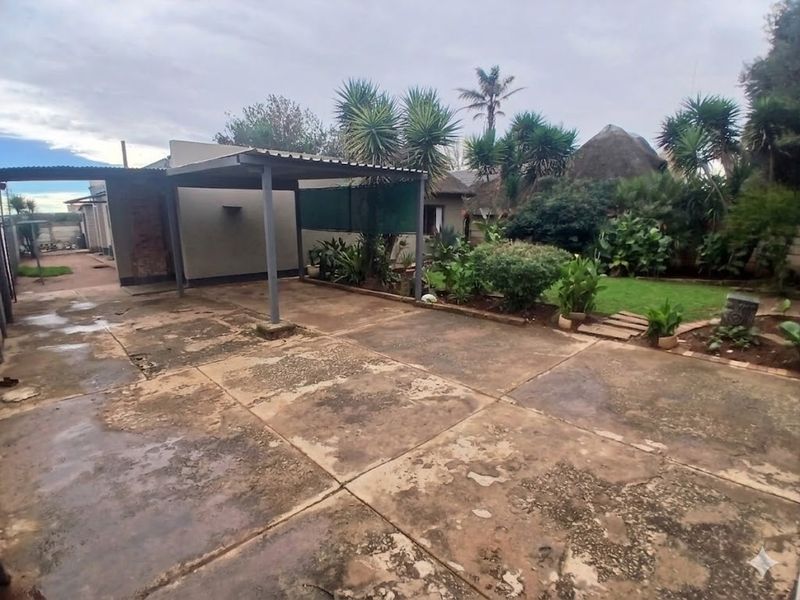 Loving Home in Randlespark Klerksdorp - Photo 3