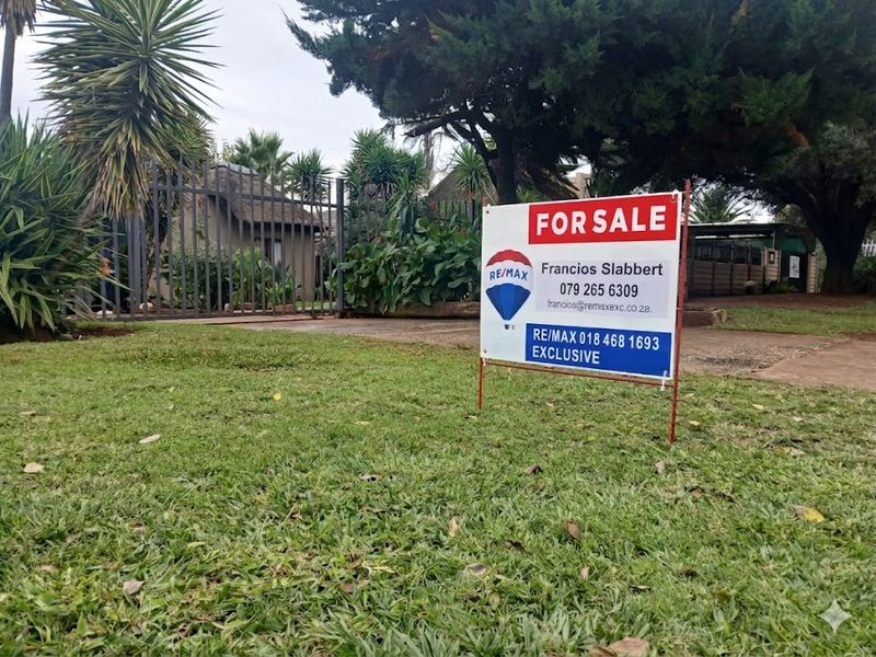 Loving Home in Randlespark Klerksdorp - Photo 1