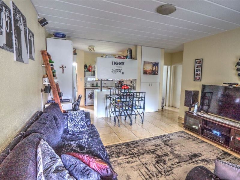 Chic 65m2 Ground Floor Town House: A Unit with Space and Serenity - Photo 8