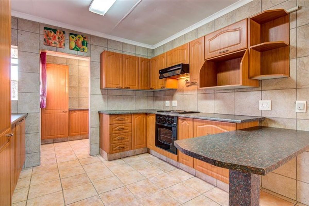 Glen Marais Lifestyle Awaits!   - Photo 3