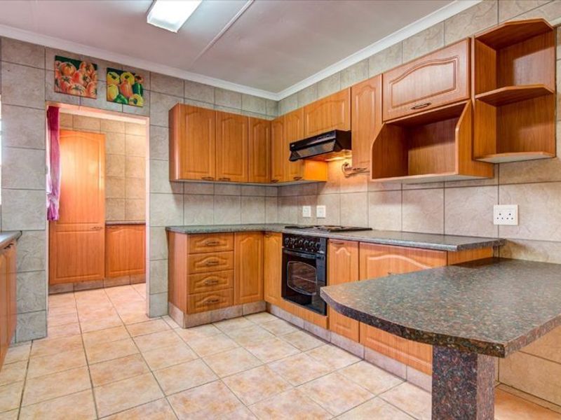 Glen Marais Lifestyle Awaits!   - Photo 3