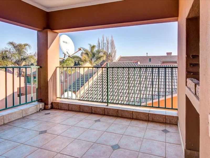 Glen Marais Lifestyle Awaits!   - Photo 8