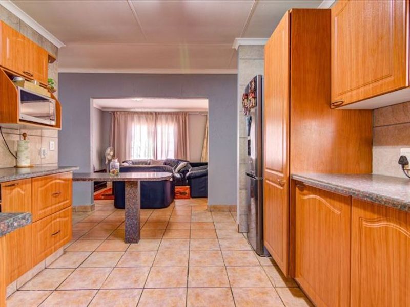 Glen Marais Lifestyle Awaits!   - Photo 5