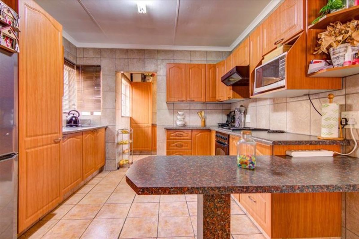 Glen Marais Lifestyle Awaits!   - Photo 4