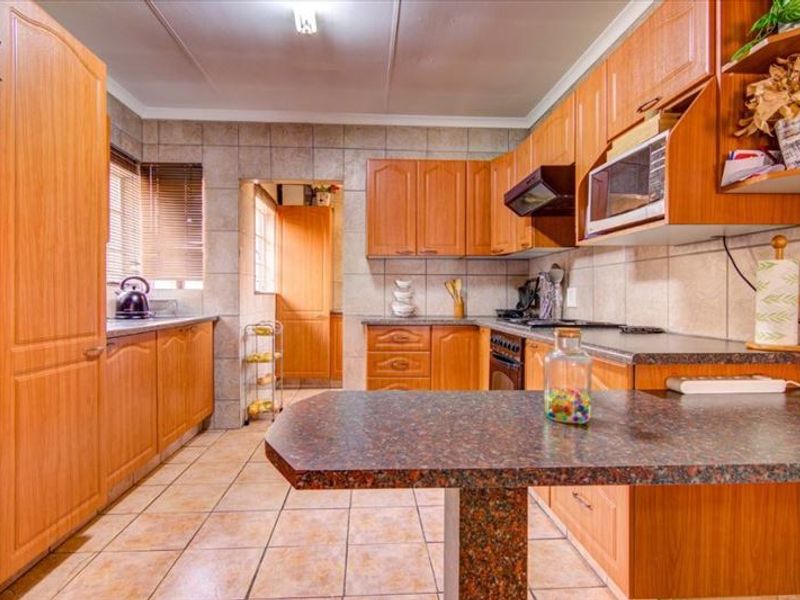 Glen Marais Lifestyle Awaits!   - Photo 4