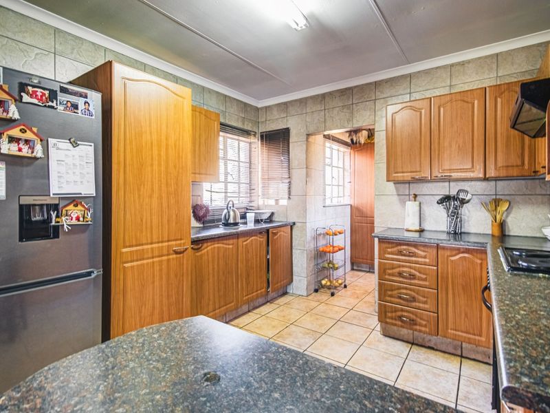 Glen Marais Lifestyle Awaits!   - Photo 4