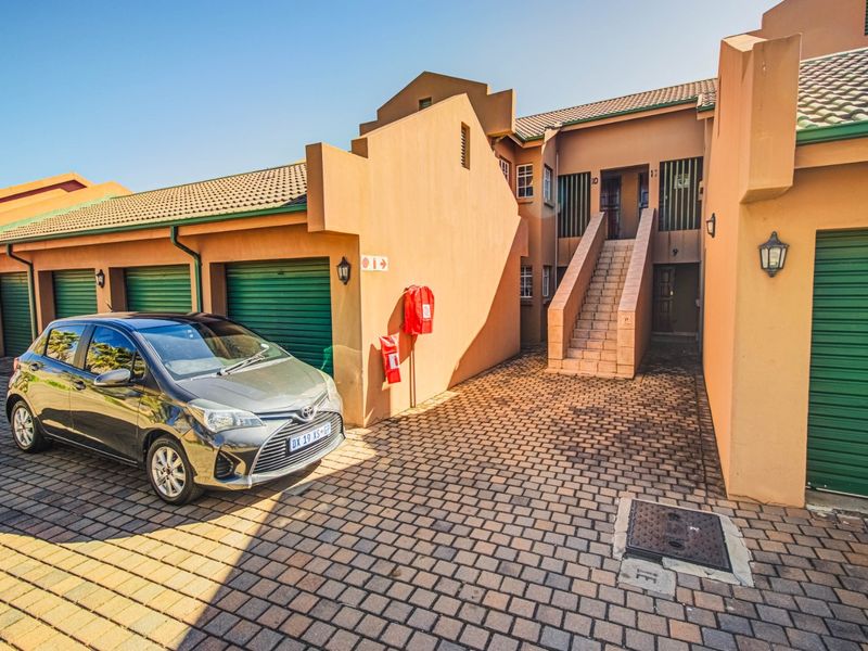 Glen Marais Lifestyle Awaits!   - Photo 1