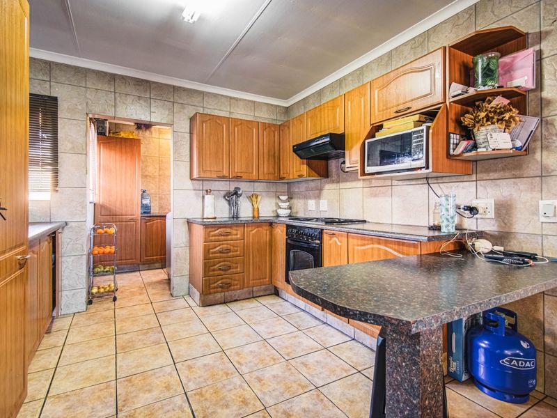 Glen Marais Lifestyle Awaits!   - Photo 3