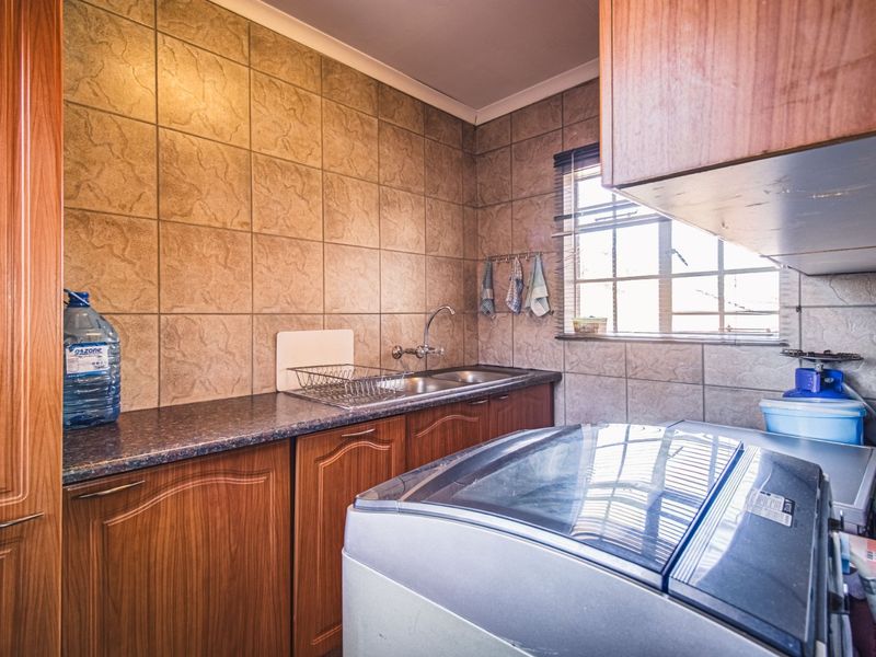 Glen Marais Lifestyle Awaits!   - Photo 7