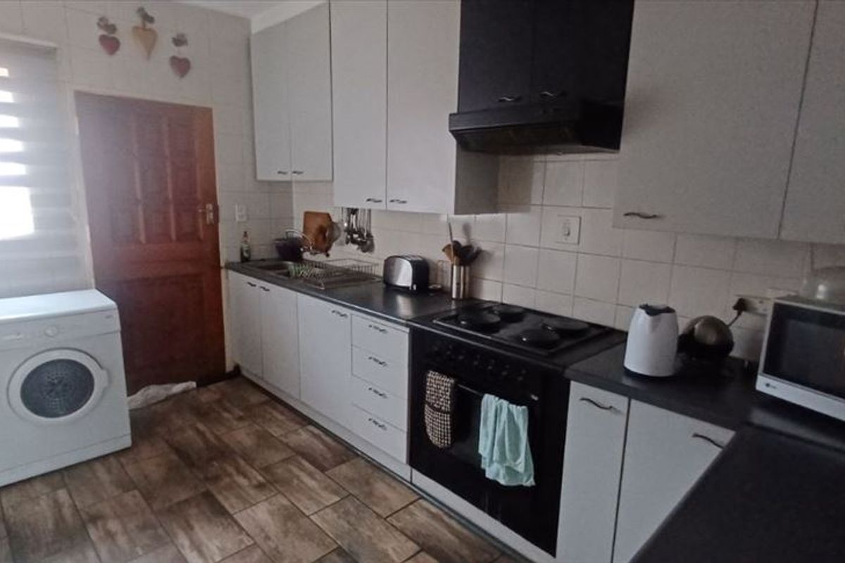 Elegant Duplex Beauty – A Pleasure to View - Photo 2