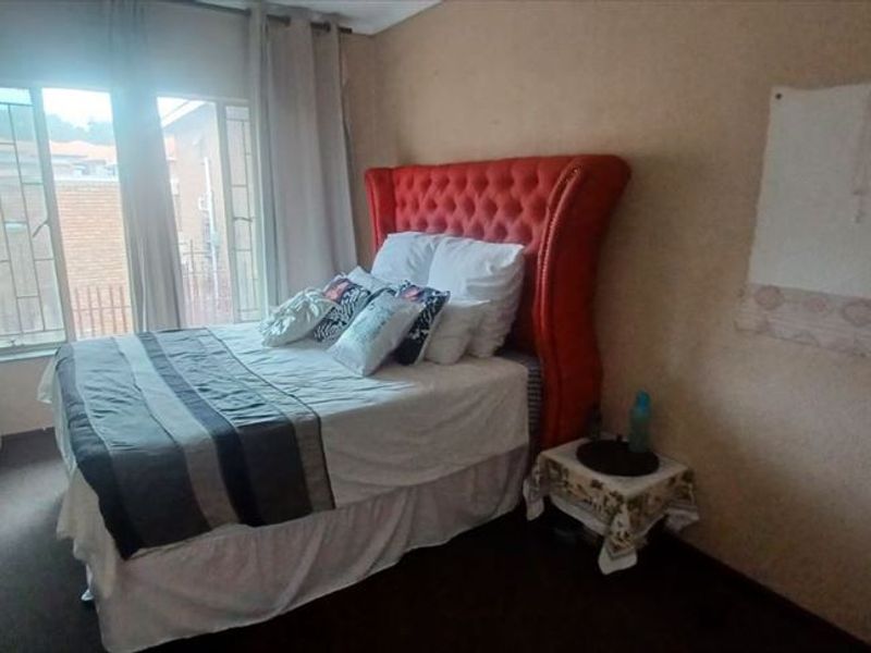 Elegant Duplex Beauty – A Pleasure to View - Photo 10