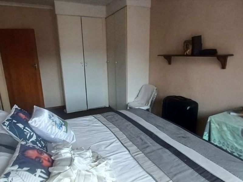 Elegant Duplex Beauty – A Pleasure to View - Photo 9