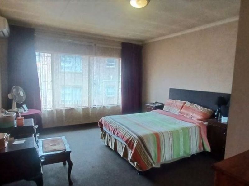 Elegant Duplex Beauty – A Pleasure to View - Photo 8