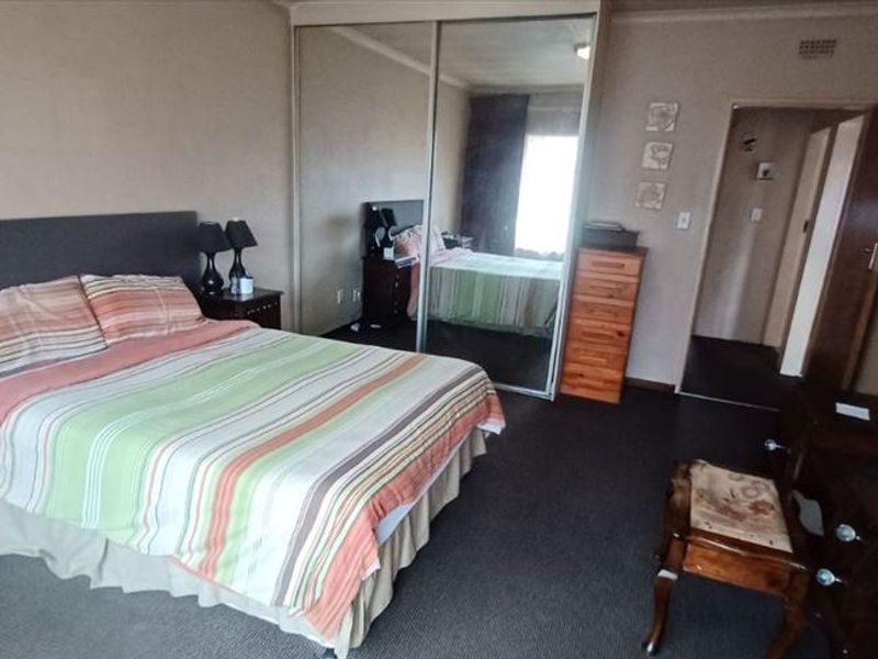 Elegant Duplex Beauty – A Pleasure to View - Photo 6