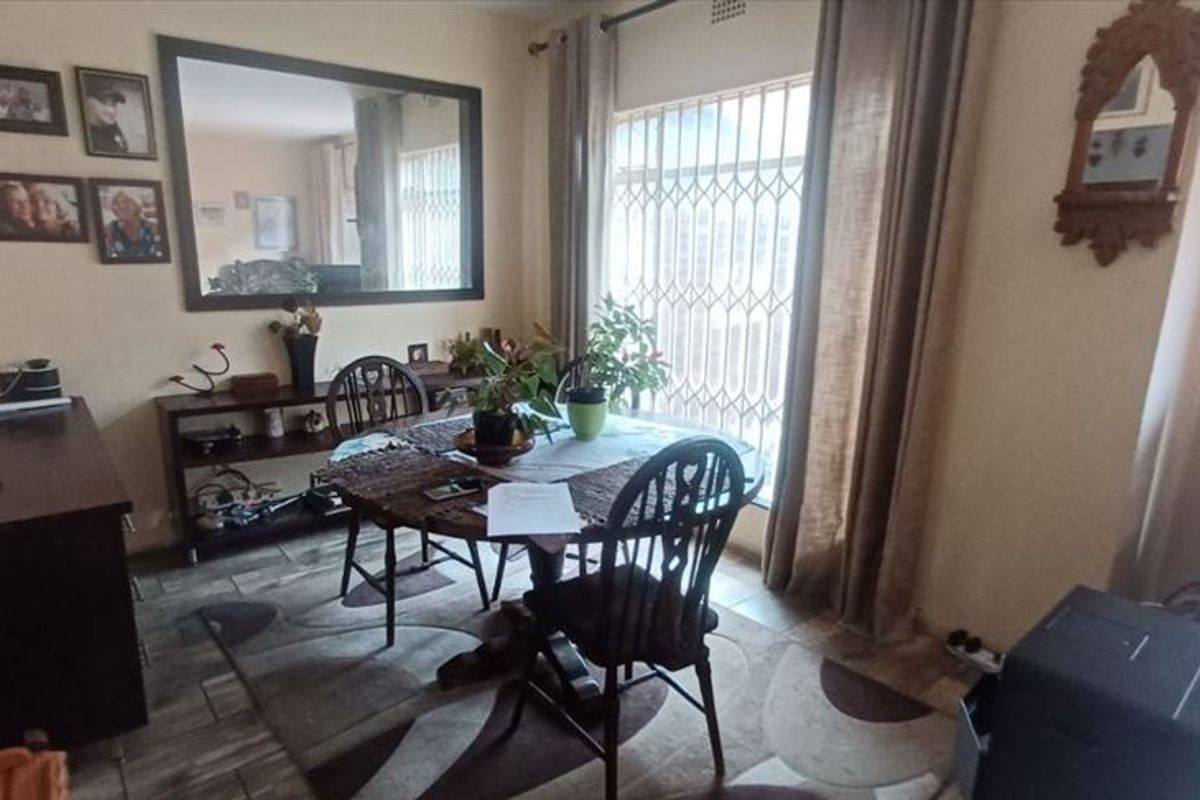 Elegant Duplex Beauty – A Pleasure to View - Photo 5