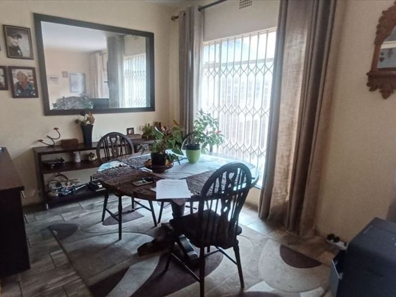 Elegant Duplex Beauty – A Pleasure to View - Photo 5