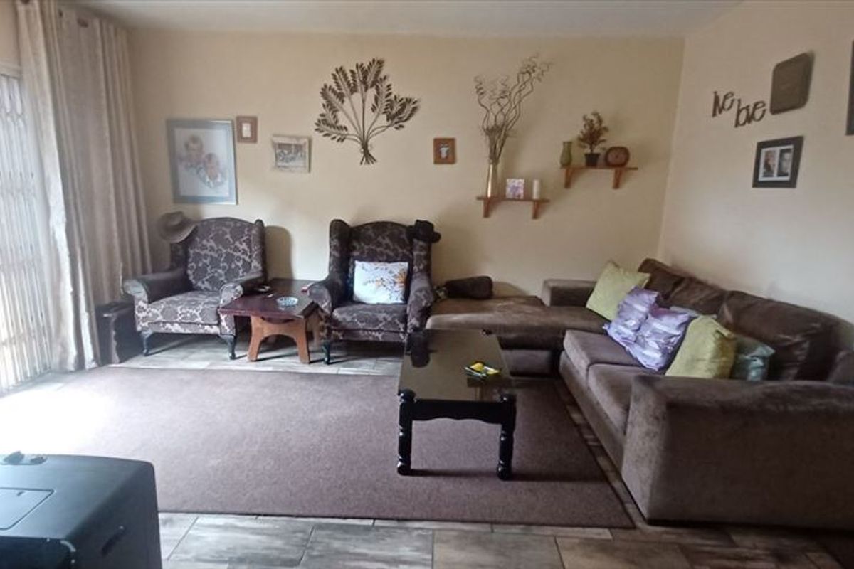 Elegant Duplex Beauty – A Pleasure to View - Photo 4