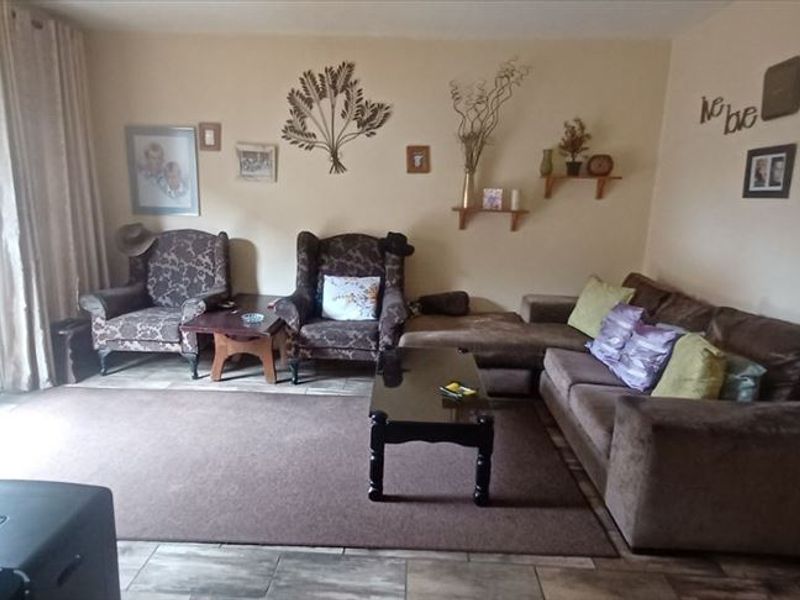 Elegant Duplex Beauty – A Pleasure to View - Photo 4