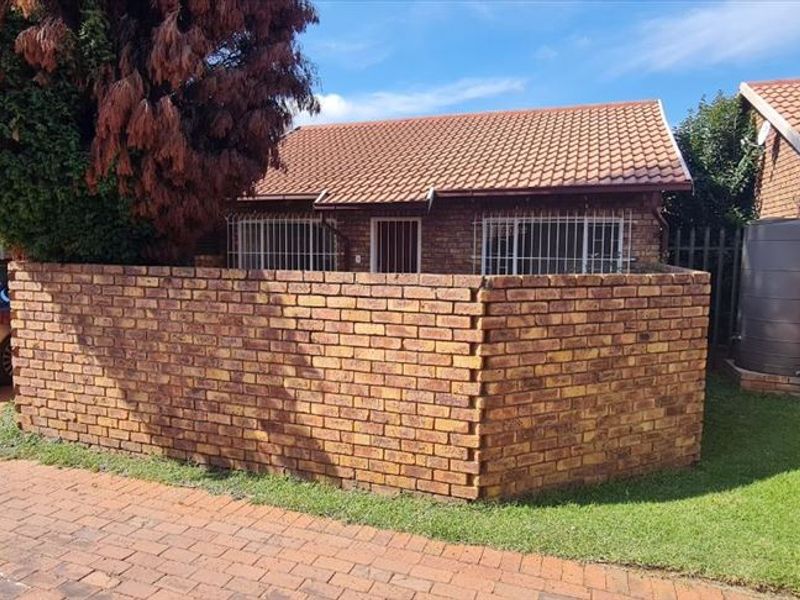 Cozy Simplex – Affordable & Inviting - Photo 2