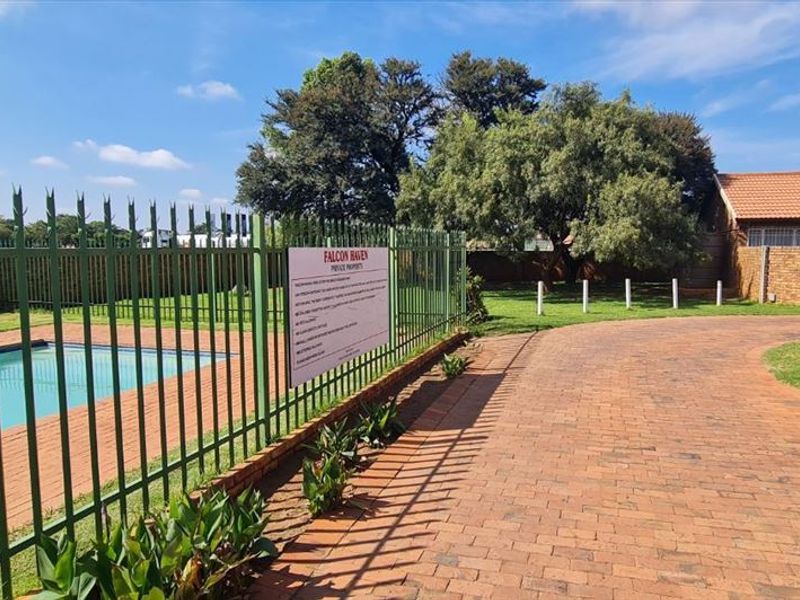 Cozy Simplex – Affordable & Inviting - Photo 10