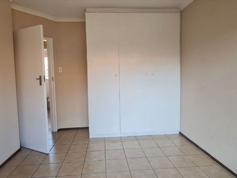 Cozy Simplex – Affordable & Inviting - Photo 9