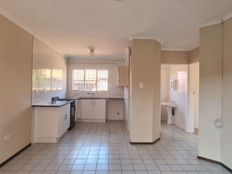 Cozy Simplex – Affordable & Inviting - Photo 3