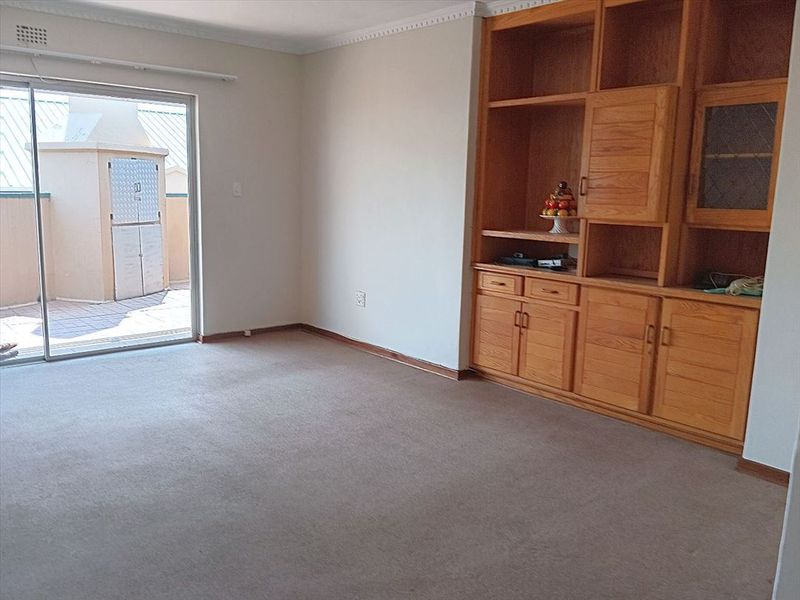 Retire in Style – Serene Simplex Living - Photo 4