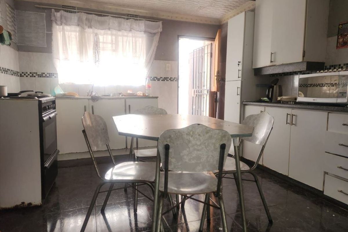 Lovely Family Home – Transform Into Your Dream - Photo 3