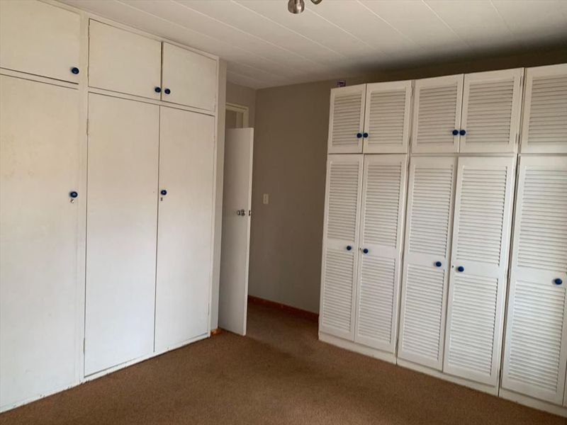 Cozy Ground Floor Starter Apartment – Immaculate Complex - Photo 6