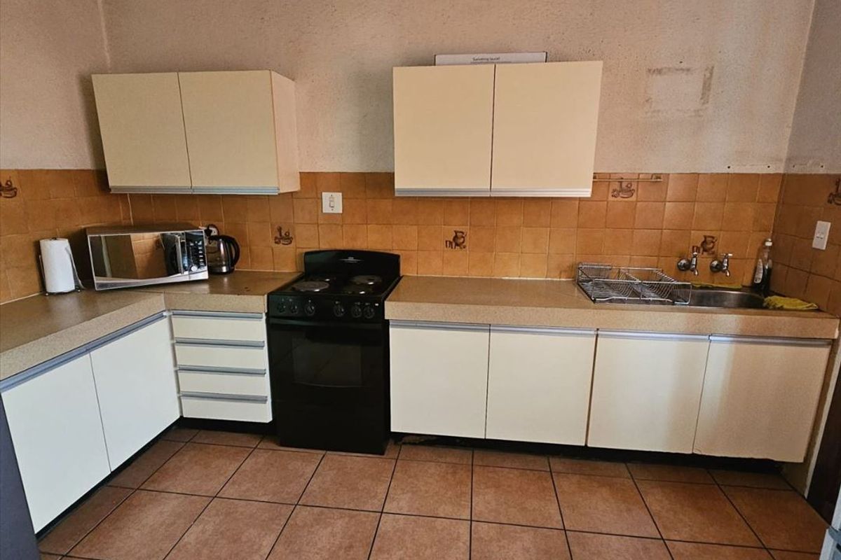 Lovely Duplex Town Home – Serene Surrounds - Photo 3