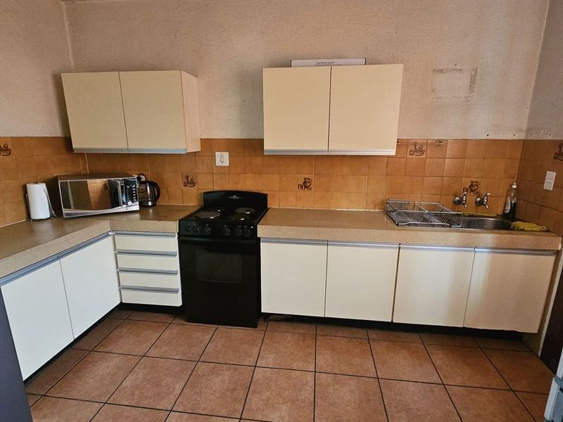 Lovely Duplex Town Home – Serene Surrounds - Photo 3