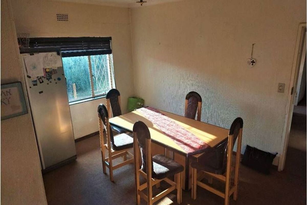 Lovely Large Family Home – Endless Potential - Photo 4