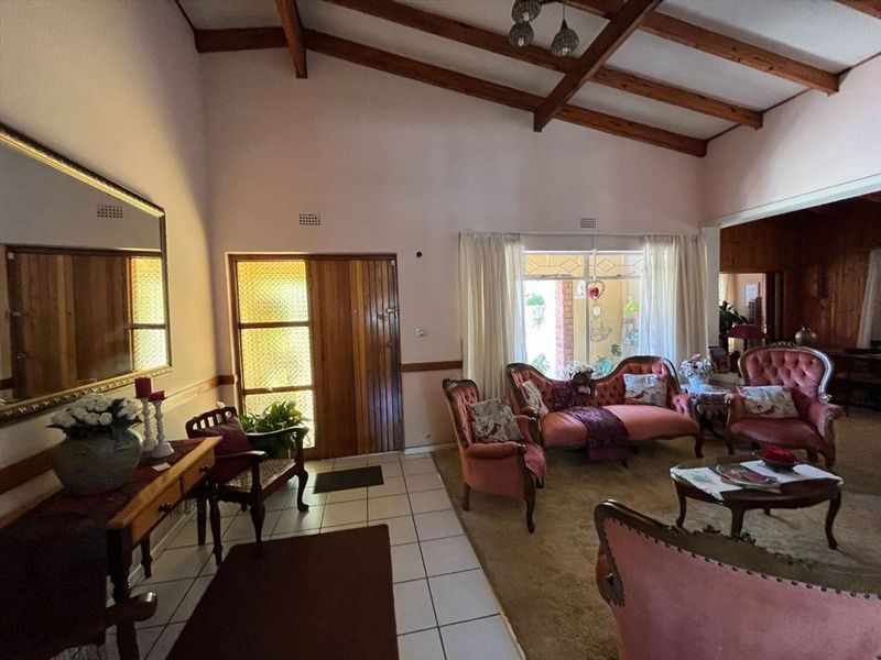 Immaculate Family Home – Space & Style - Photo 6