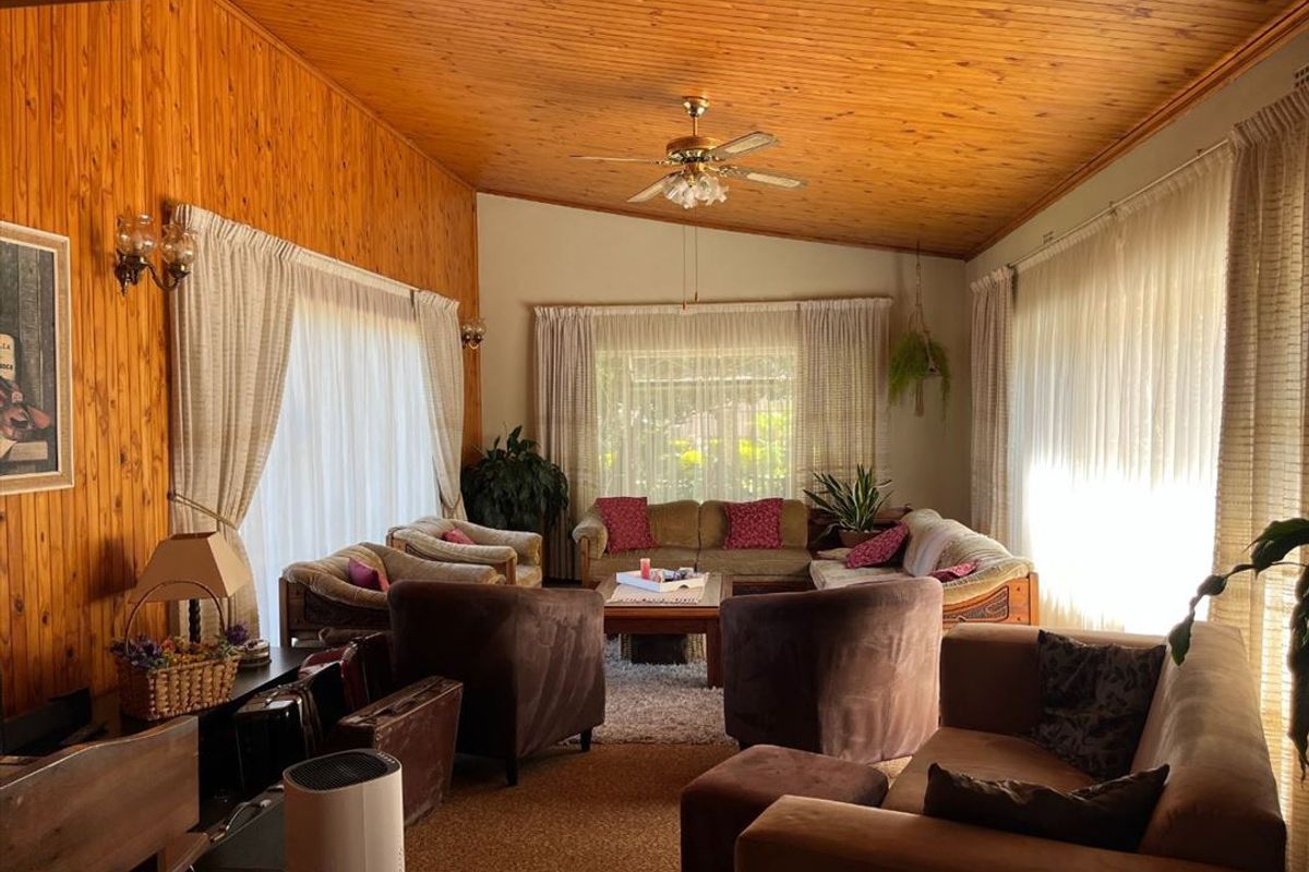 Immaculate Family Home – Space & Style - Photo 4